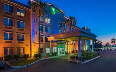 Holiday Inn Express Hotel & Suites PEORIA NORTH - GLENDALE, an IHG Hotel