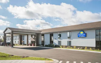 Days Inn & Suites by Wyndham Wausau