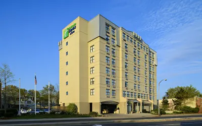 Holiday Inn Express & Suites Boston - Cambridge, an IHG Hotel