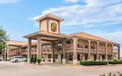 Super 8 by Wyndham Grand Prairie Southwest