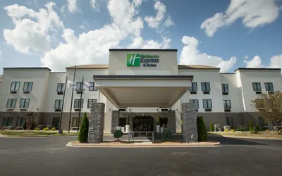 Holiday Inn Express Hotel & Suites Madison, an IHG Hotel