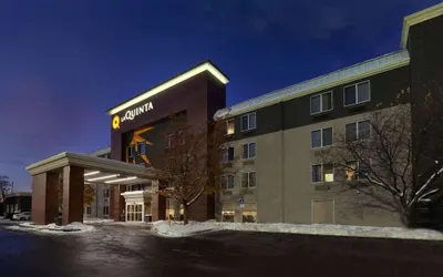 La Quinta Inn & Suites by Wyndham Detroit Utica