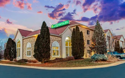 La Quinta Inn & Suites by Wyndham Milwaukee Delafield