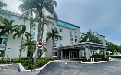 La Quinta Inn & Suites by Wyndham Sawgrass