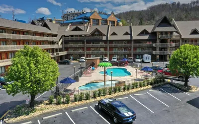Crossroads Inn & Suites
