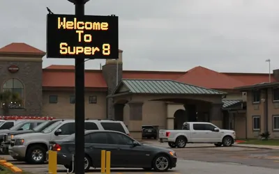 Super 8 by Wyndham Beaumont I-10 South/College St