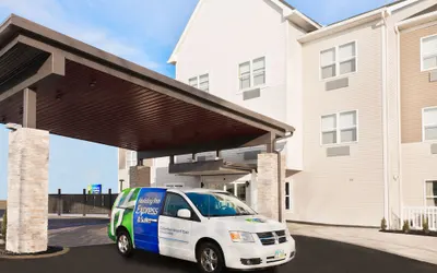 Holiday Inn Express & Suites Columbus Airport East by IHG