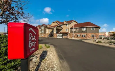 Red Roof Inn & Suites Omaha - Council Bluffs