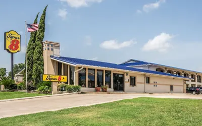 Super 8 by Wyndham San Marcos