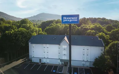 Rodeway Inn & Suites near Outlet Mall - Asheville