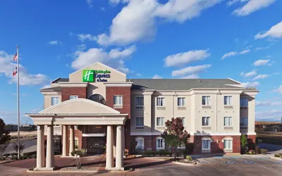 Holiday Inn Express And Suites, an IHG Hotel