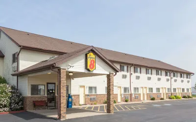 Super 8 by Wyndham Dixon