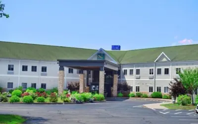 Quality Inn & Suites Middletown - Newport