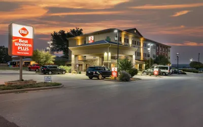 Best Western Plus Shamrock Inn & Suites