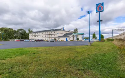 Motel 6 Baraboo, WI - Lake Delton