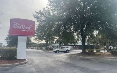 Red Roof Inn & Suites Hinesville