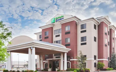 Holiday Inn Express & Suites Midwest, an IHG Hotel