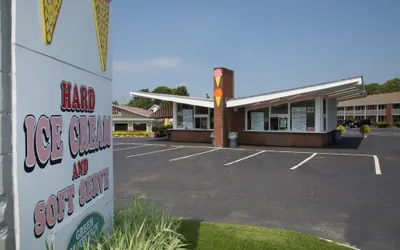 Holiday Hill Inn & Suites