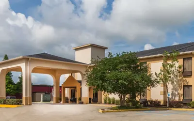 Days Inn & Suites by Wyndham New Iberia