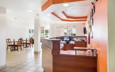 Golden Isles Inn & Suites Brunswick South