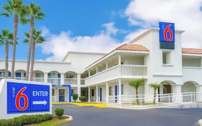 Motel 6 Carlsbad, CA Beach