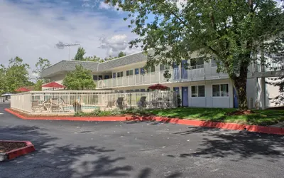 Motel 6 Issaquah, WA - Seattle - East