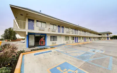 Motel 6 San Marcos, TX