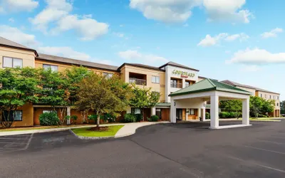 Courtyard by Marriott Manchester - Boston Regional Airport