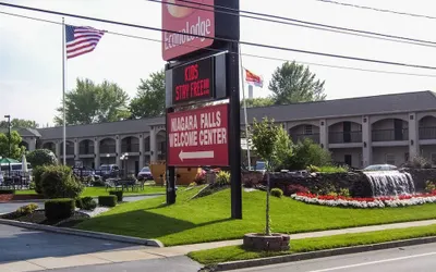 Econo Lodge At The Falls North