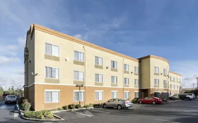 Comfort Inn & Suites Sacramento - University Area