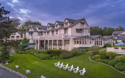 Spruce Point Inn
