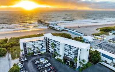 La Quinta Inn & Suites by Wyndham Cocoa Beach Oceanfront