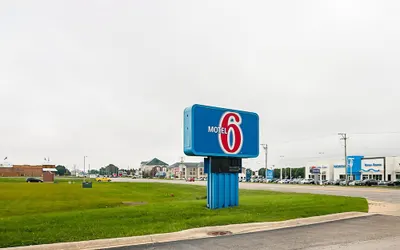 Motel 6 Sycamore, IL