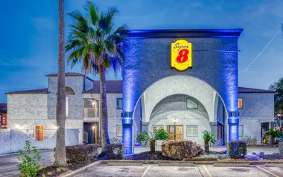 Super 8 by Wyndham Houston/NASA