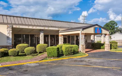 Motel 6 Warner Robins, GA