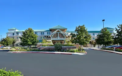 Holiday Inn Express & Suites Elk Grove Central - Hwy 99, an IHG Hotel