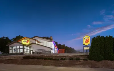 Super 8 by Wyndham Winona MN