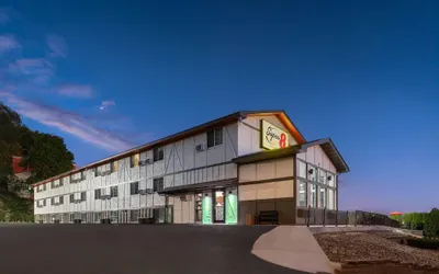 Super 8 by Wyndham Winona MN