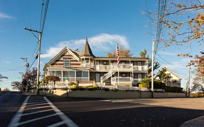 Crowne Pointe Historic Inn & Spa - Adults Only