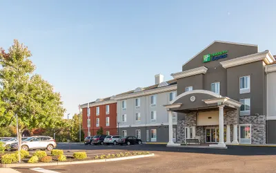 Holiday Inn Express & Suites Philadelphia - Mt. Laurel, an IHG Hotel