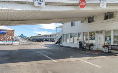 Americas Best Value Inn & Suites Hyannis Cape Cod