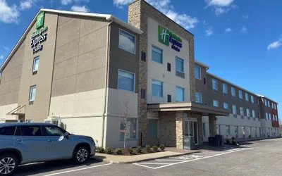 Holiday Inn Express & Suites Elyria, an IHG Hotel