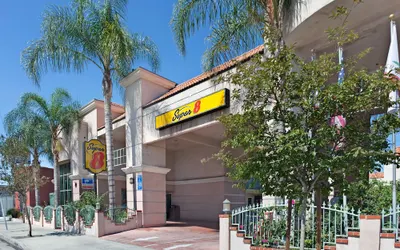 Super 8 by Wyndham North Hollywood