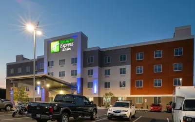 Holiday Inn Express & Suites Lexington Midtown - I-75, an IHG Hotel