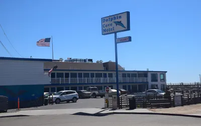 Dolphin Cove Motel