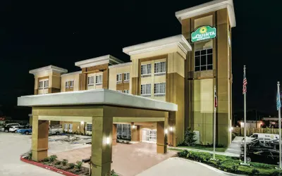 La Quinta Inn & Suites by Wyndham Victoria - South