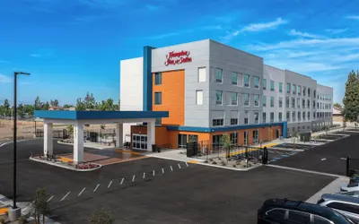 Hampton Inn & Suites Bakersfield Central