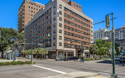 Charming 4BR Condo Steps Away from French Quarter Delights!
