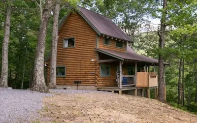 Evie's Mountain Castle 2 Bedroom Cabin by RedAwning