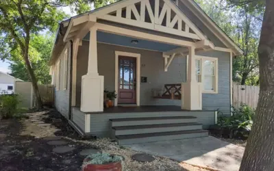 Charming Studio w Deck Garden